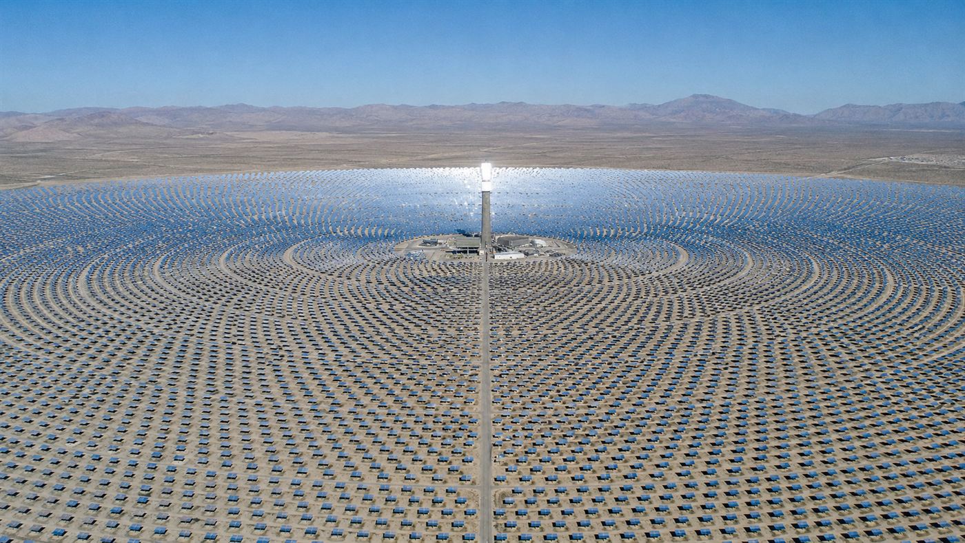 The vast field of heliostat mirrors at the Crescent Dunes solar plant