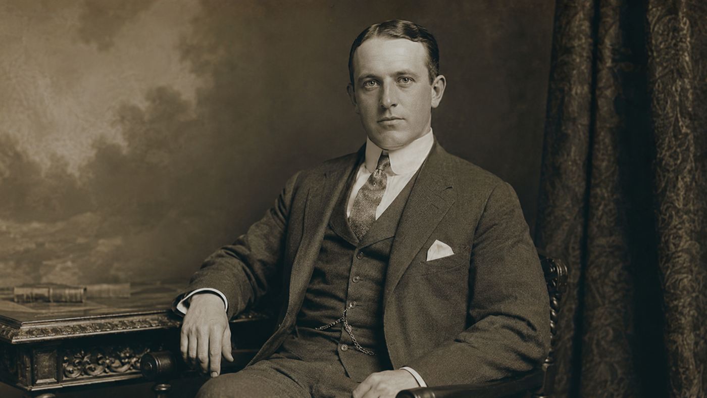 Eben Byers, Pittsburgh socialite and amateur golf champion, posed confidently in 1920s formal attire before Radithor destroyed his health