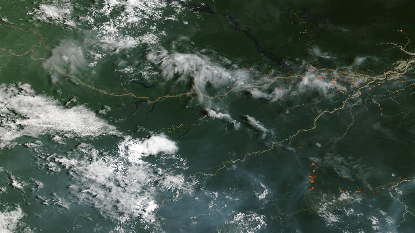 Imagem de satélite mostra focos de calor e fumaça sobre o Amazonas, perto de Manaus, em 21 de setembro de 2026