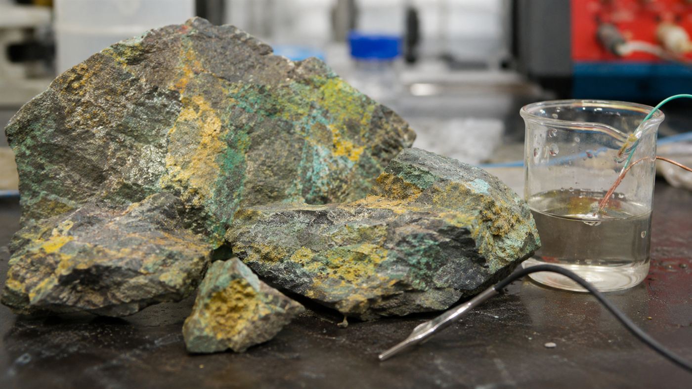 Copper and sulphur-rich rock samples from the Hessdalen valley used to test the natural battery theory