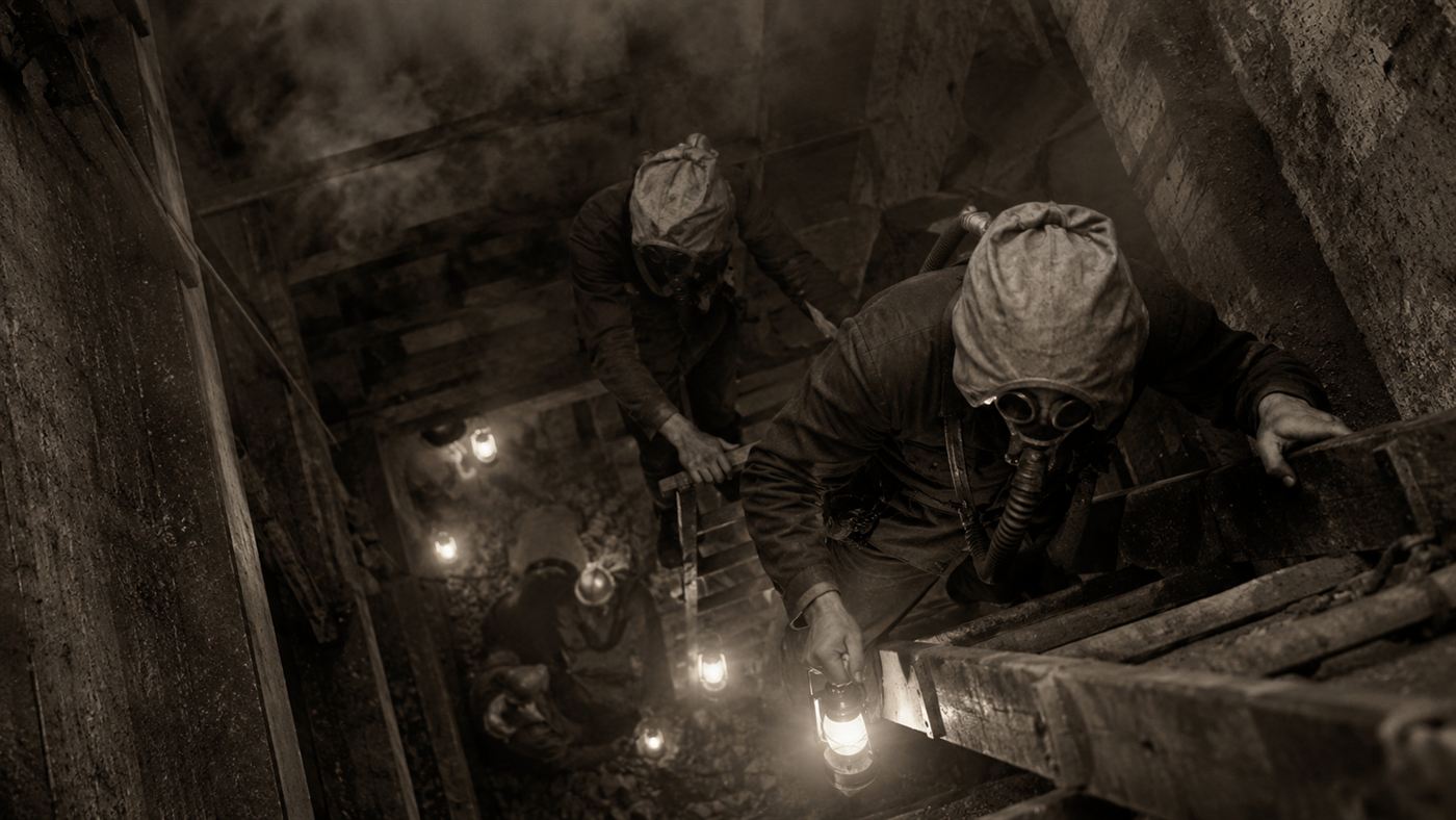 Rescuers in smoke hoods descending into a smoke-filled tunnel shaft to save trapped workers in 1916