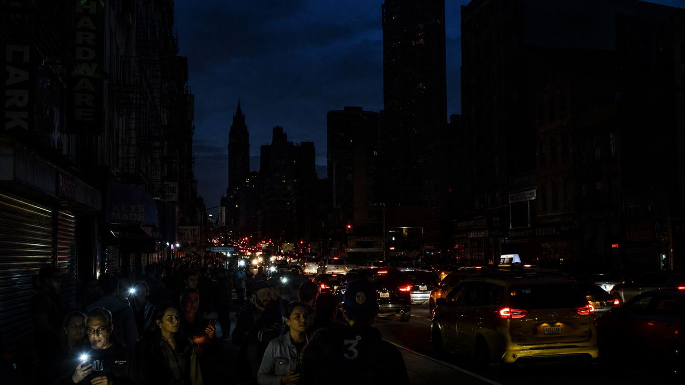 Manhattan skyline in total darkness during the 2003 Northeast blackout, lit only by car headlights