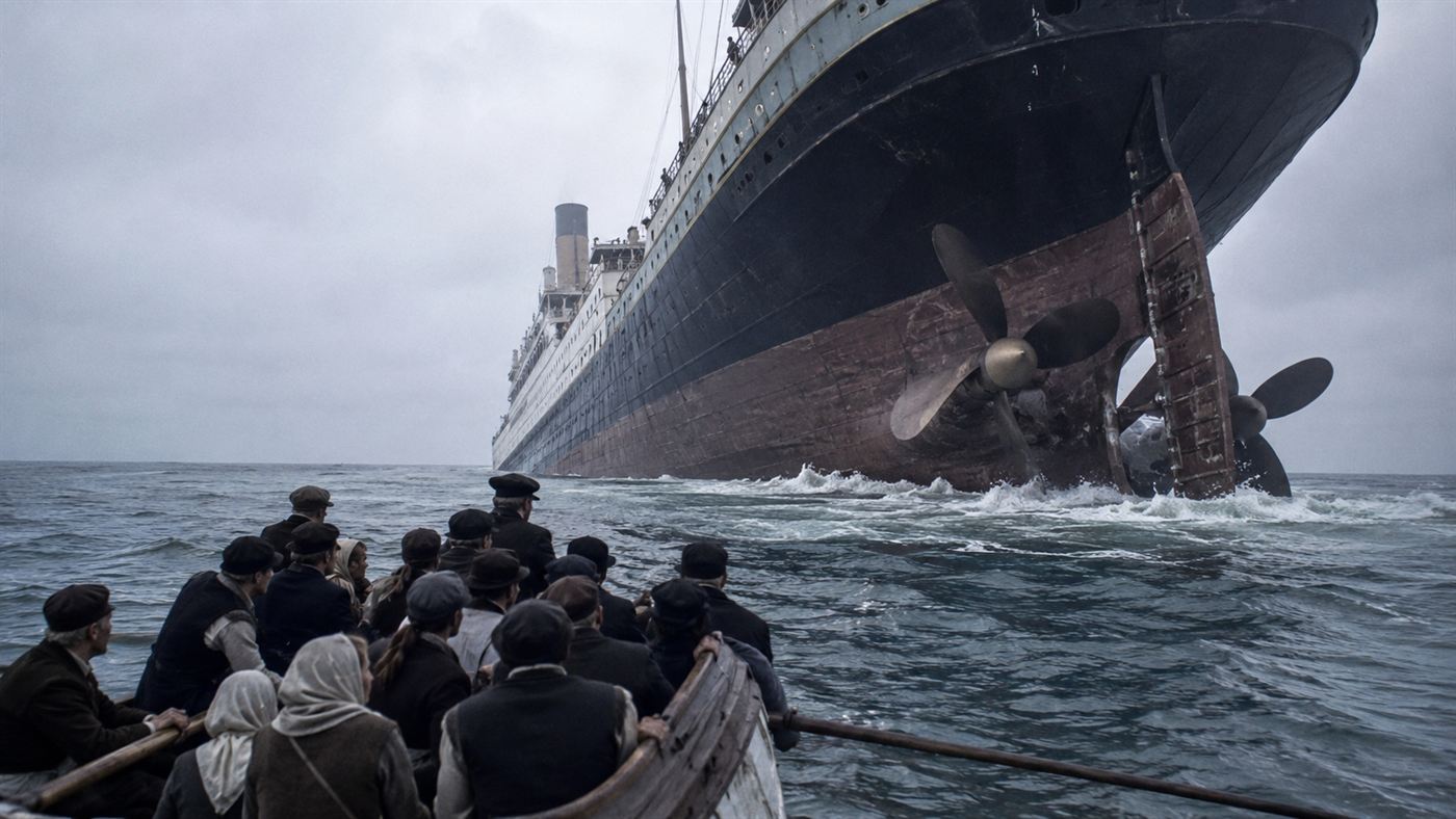 Lifeboats in churning sea beside the towering stern and turning propellers of a great sinking ocean liner