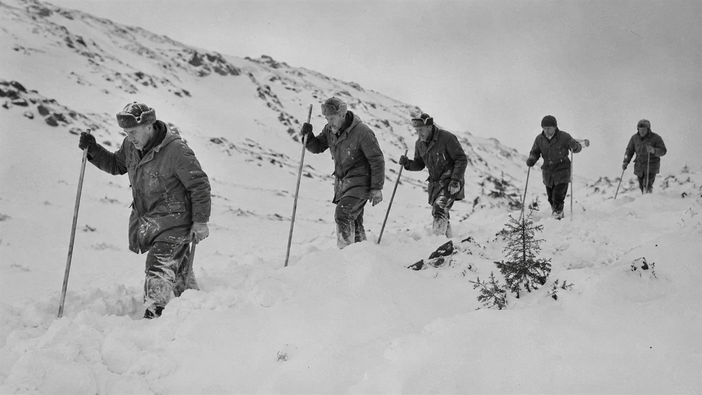 Black and white style scene of a 1959 search party on a snowy Ural mountainside during the Dyatlov Pass investigation