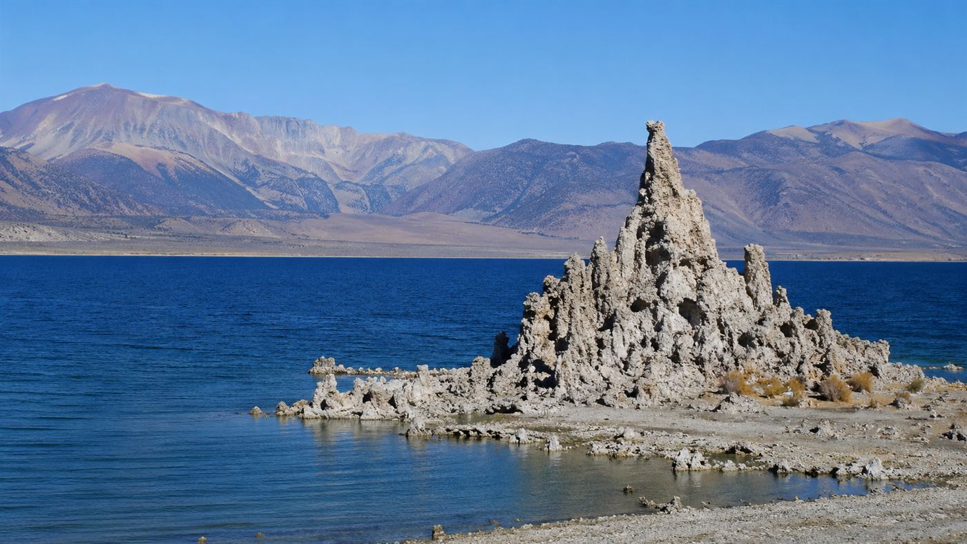 The tufa rock formations of Pyramid Lake in the Nevada desert
