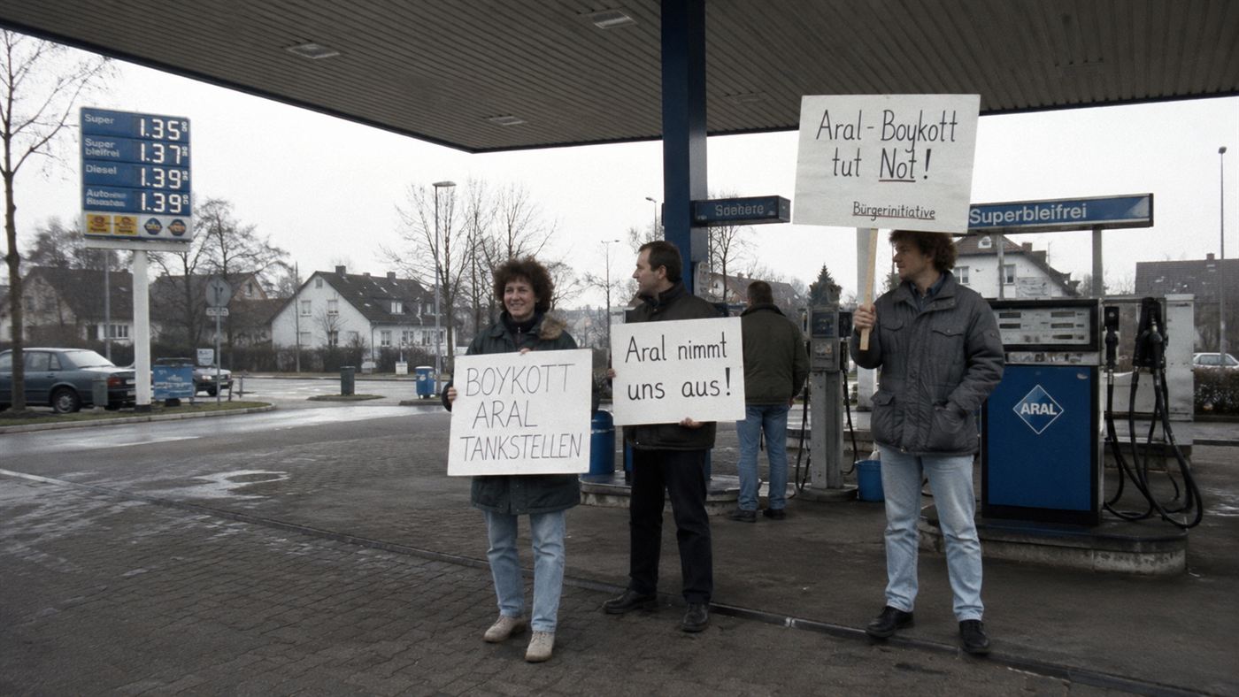 A Shell petrol station with protest placards during the 1995 consumer boycott in Europe