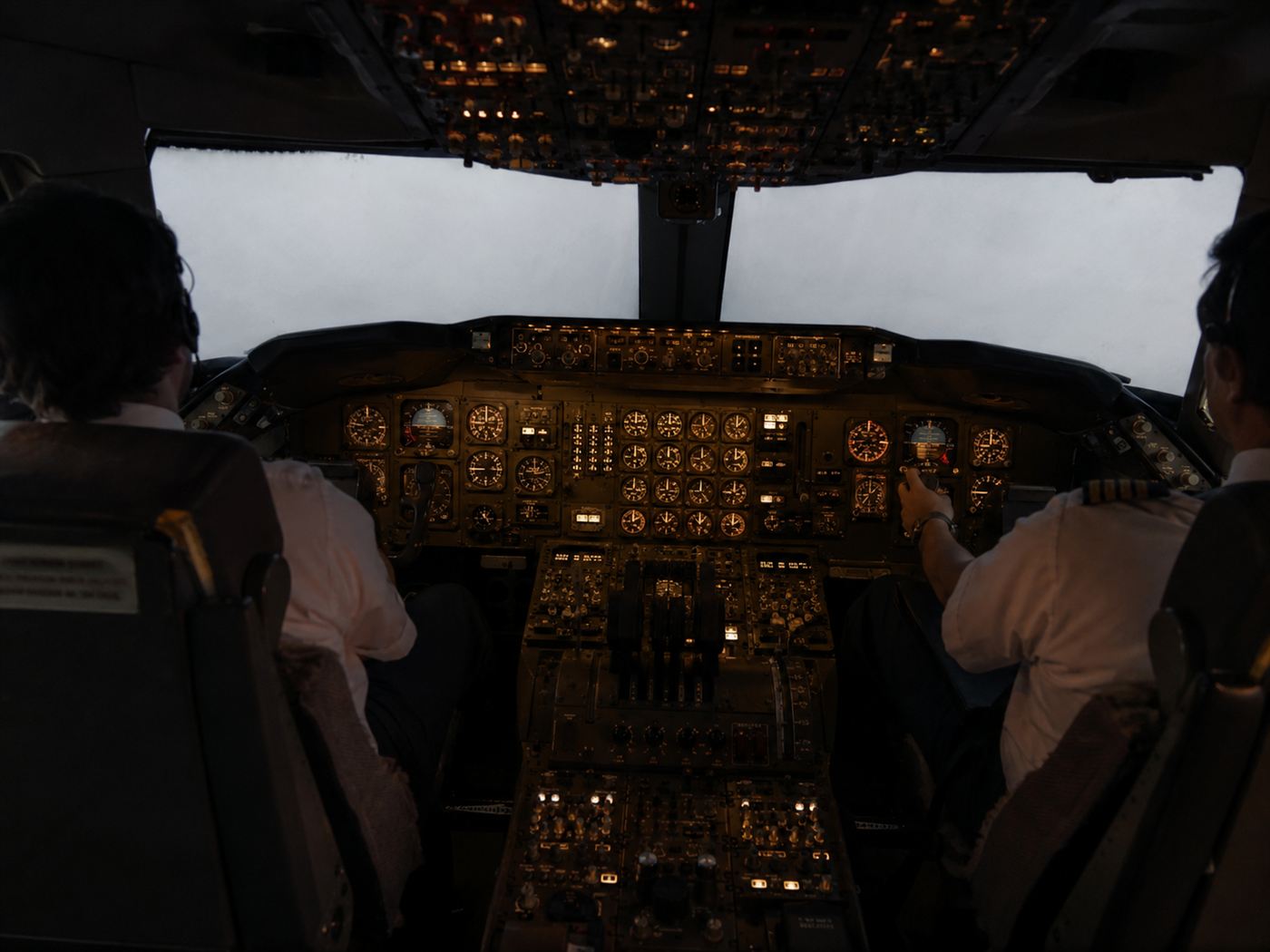 The interior of a 1970s Boeing 747 flight deck cockpit showing analog instruments and pilot seats, representing the KLM 747 aviation safety failure where crew resource management was absent and a 1977 air crash resulted