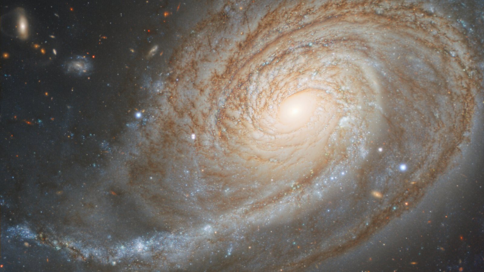 Galáxia espiral Arp 78, também chamada NGC 772, com um braço externo enorme e azulado à esquerda, fotografada pelo telescópio Gemini Norte