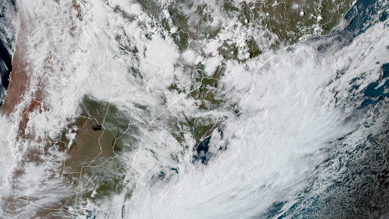 Imagem de satélite do Rio Grande do Sul, onde corre o Rio Taquari, às 16h desta terça, com nuvens se afastando do estado depois de dias de chuva forte