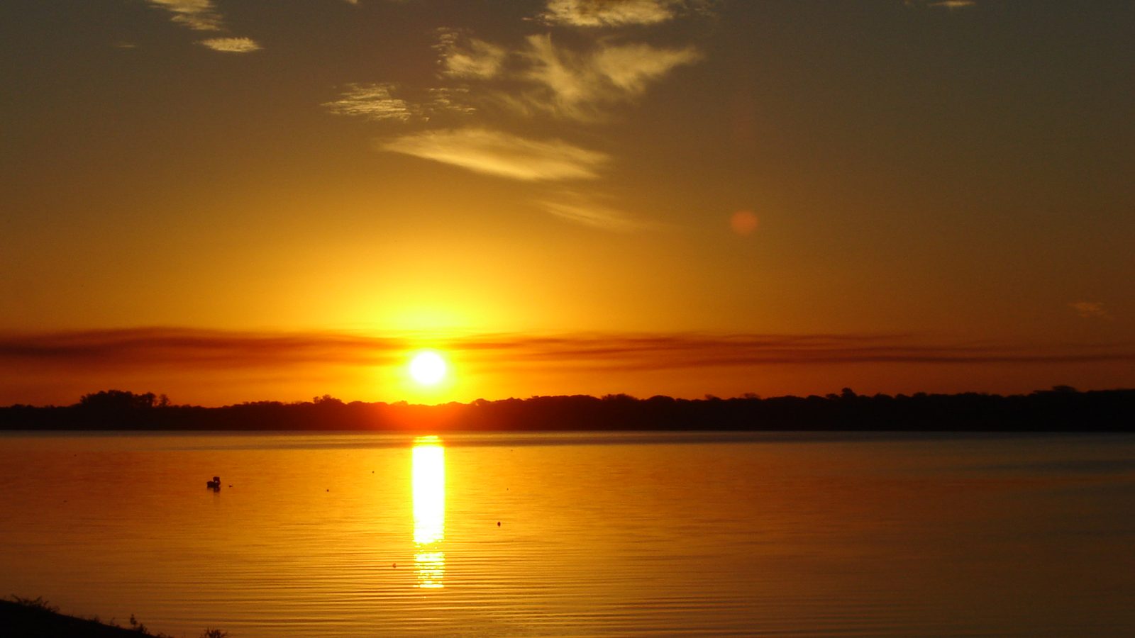 Rio Uruguai ao pôr do sol em foto de arquivo; o Cemaden aponta risco alto de cheia na região de Uruguaiana neste domingo
